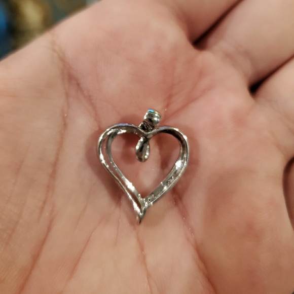 🤍Brand new Sliver crystal heart pendant - Picture 3 of 3